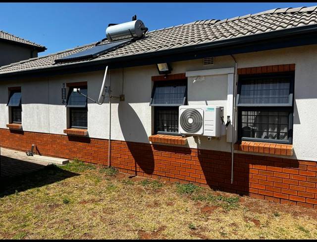 3 BEDROOM COMPLEX FOR SALE IN ALBERTSDAL